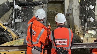 Freezing pipes surrounding the opening of one of the cross passages.