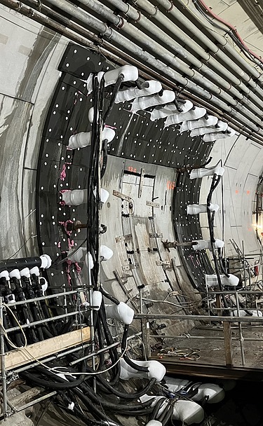 The alternative text describes what can be seen in the picture.