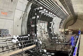 The alternative text describes what can be seen in the picture.