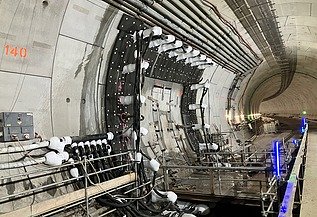 The alternative text describes what can be seen in the picture.