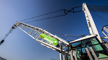160 tonne emissions-free fully electric crawler crane at HS2's Canterbury Road Vent Shaft site.