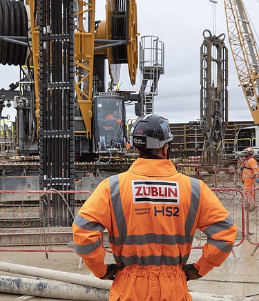Site worker in ZUEBLIN PPE on a construction site