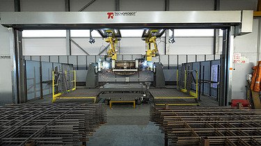 Robots in use during the segment production