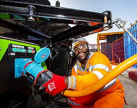 Man charging a crane at the Canterbury Road Vent Shaft, HS2’s first diesel-free site.