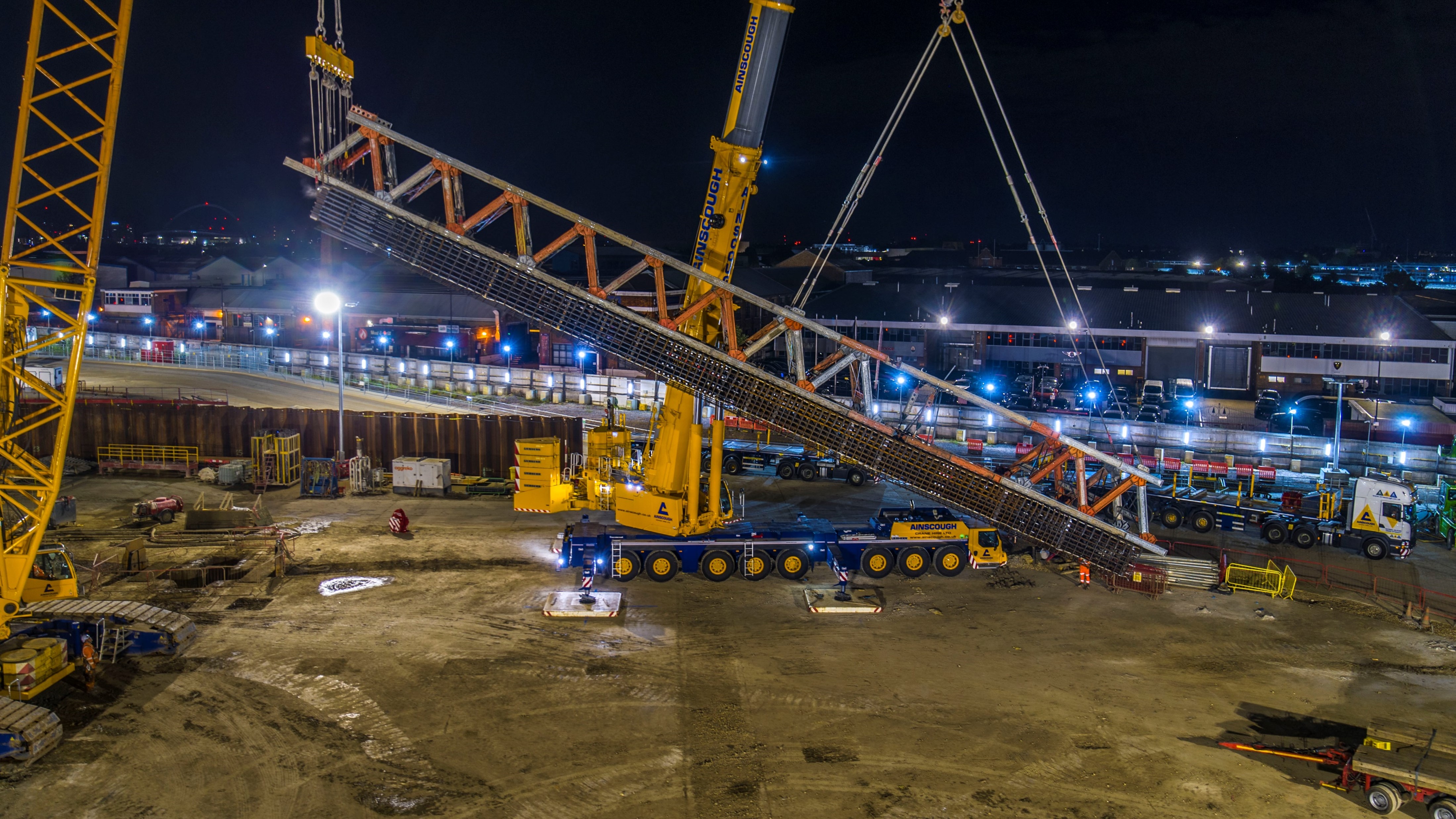 Diaphragm walling being lifted by a crane